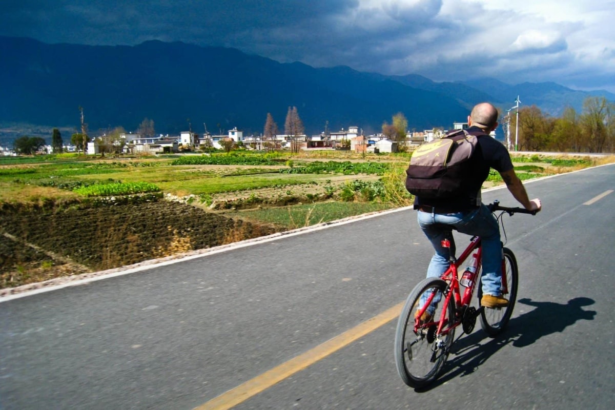 Peppe riding his bike out of Dali, Yunnan, China