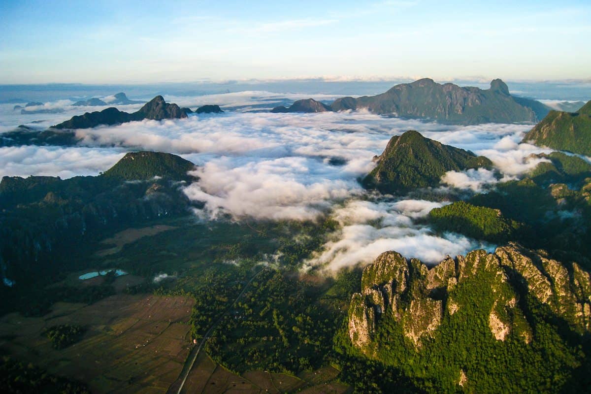 A layer of clouds cuts through the mountains