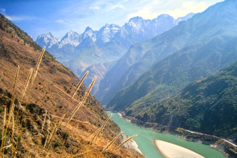 Traveling the world. Tiger Leaping Gorge, Yunnan, China.