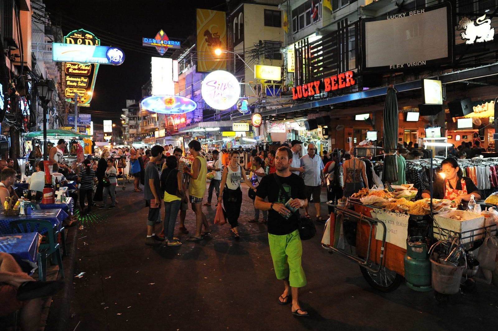 Едем в бангкок. Каосан Бангкок. Улица Каосан в Бангкоке. Таиланд Каосан роад. Улица Каосан (Khao San Road).