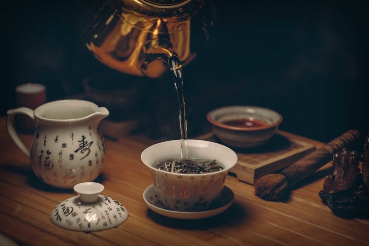 Having tea time in China can turn into a tourist scam easily with overpriced tea.