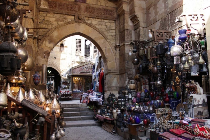 Shopping in Egypt is an easy place to fall for travel scams.