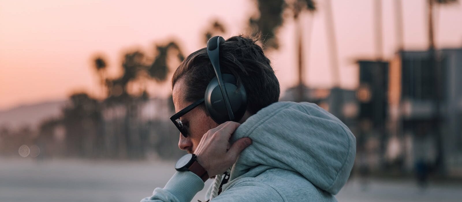 Bose 700 vs QC35 II: Which Noise Cancelling Headphones Are Better?