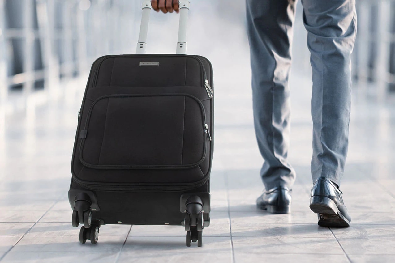 Inschrijven Beperkt Werkgever 13 BEST Garment Bags for Travel in 2023 - TravelFreak