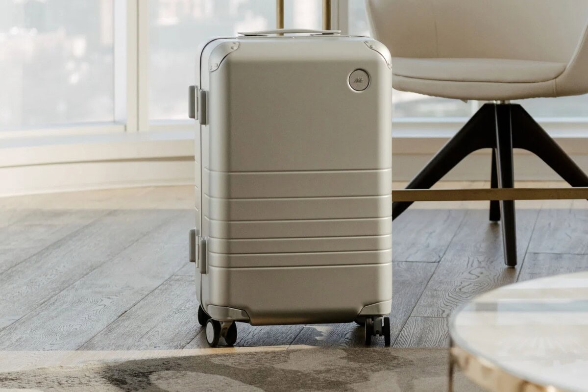 Monos Vs. Away Luggage: Which Should You Buy In 2024?